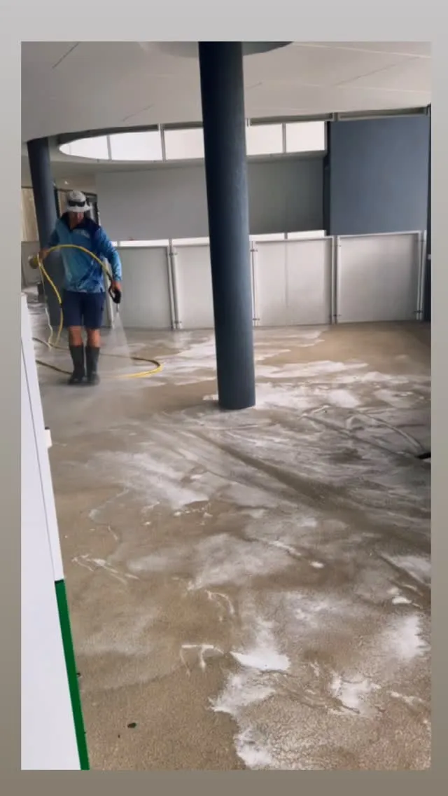 Large covered hardstand area pressure cleaned at a school campus